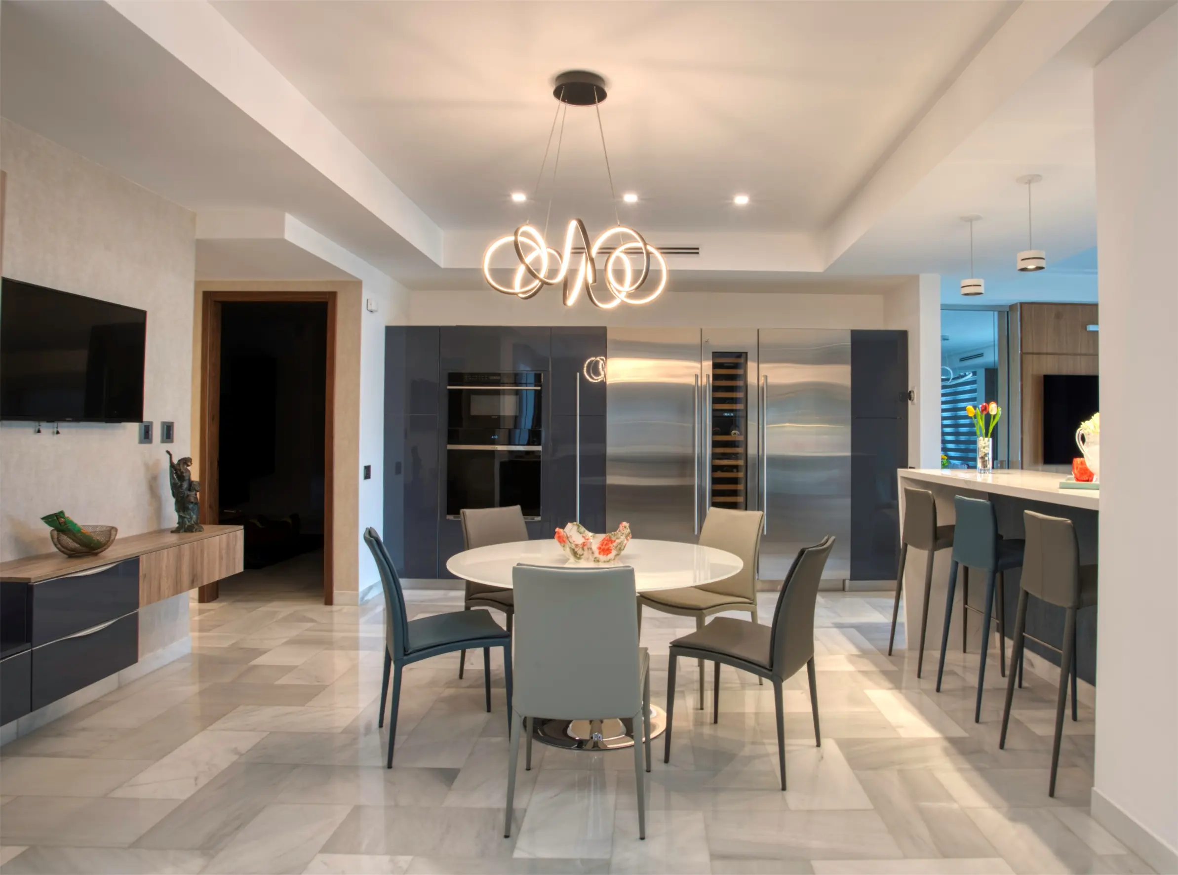 Dining table with lamp